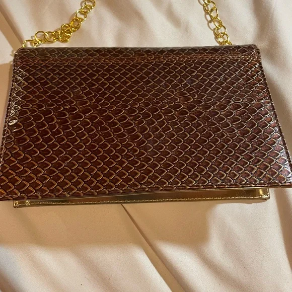 Bellini Gold Textured Clutch with Gold Chain and Bow Detail, OS - Picture 5 of 15